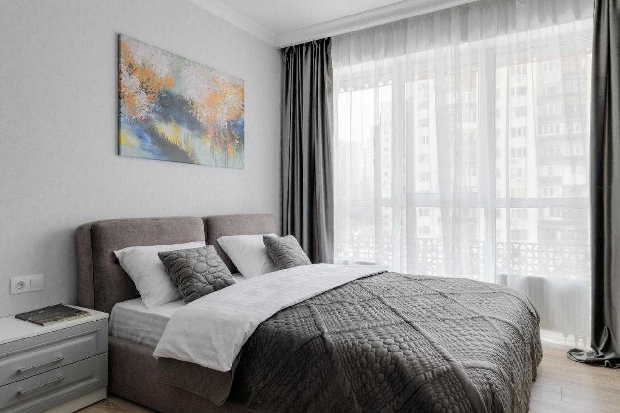 Modern New Cozy Apartment Kvartet Railway Station Киев Екстериор снимка
